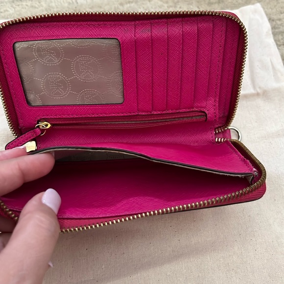 Michael Kors Wallet - Picture 5 of 5